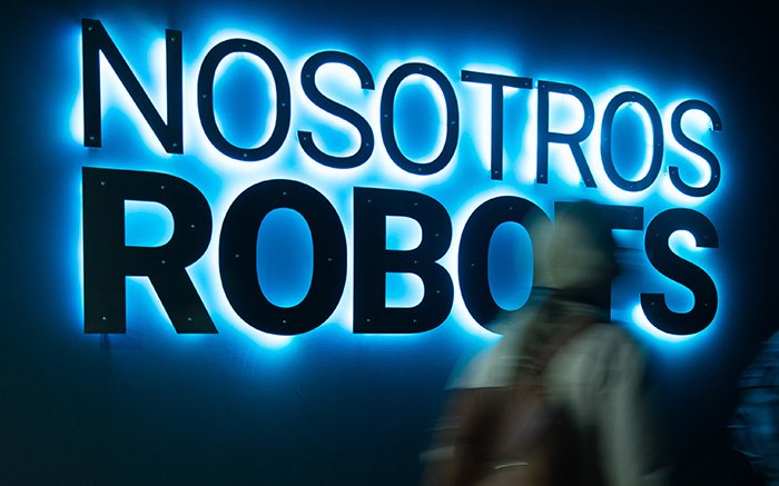 NOSOTROS, ROBOTS.